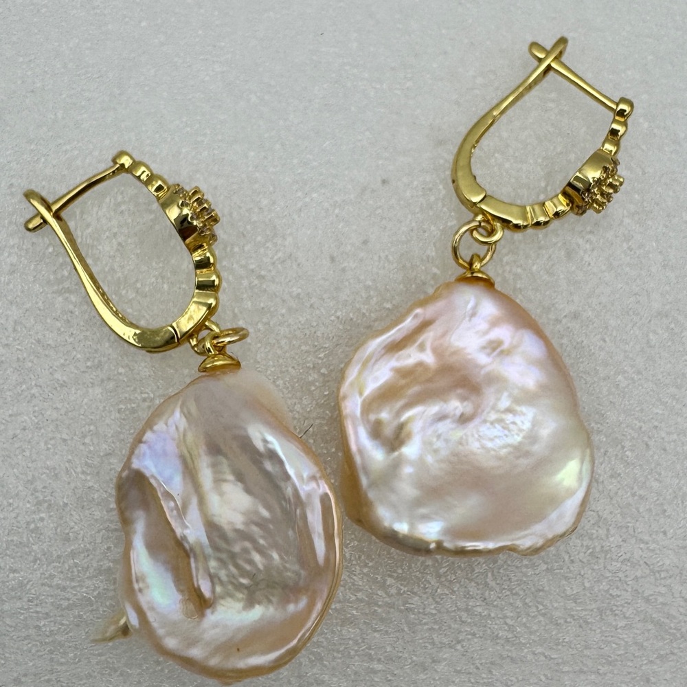 Reposh real peach pink Keshi pearl huggie hoop dangle